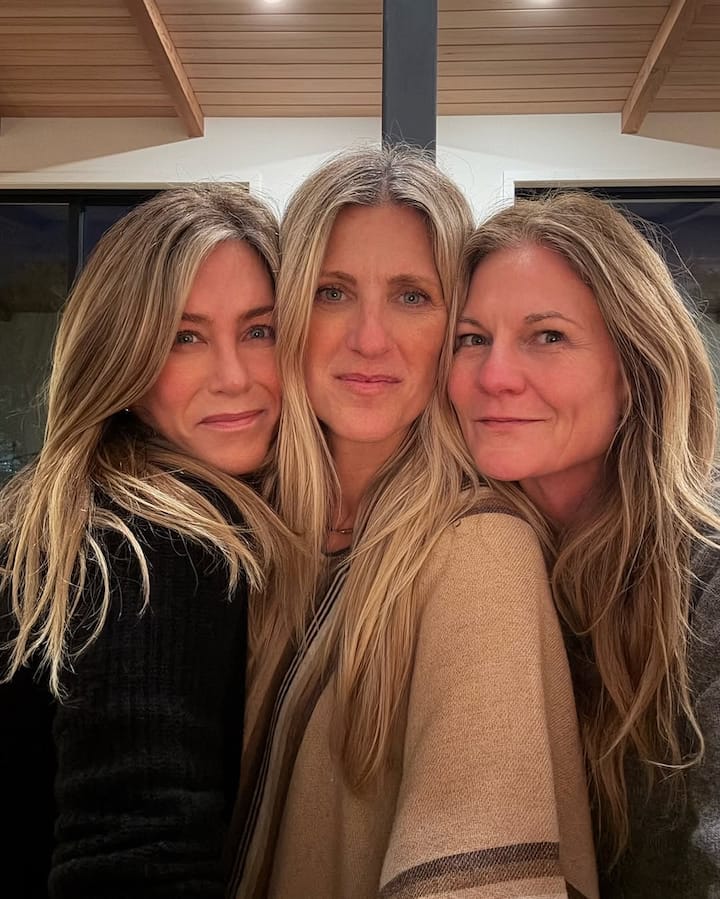 “Laxmi Mata and Durga Mata idols, who noticed that?” wrote one user.