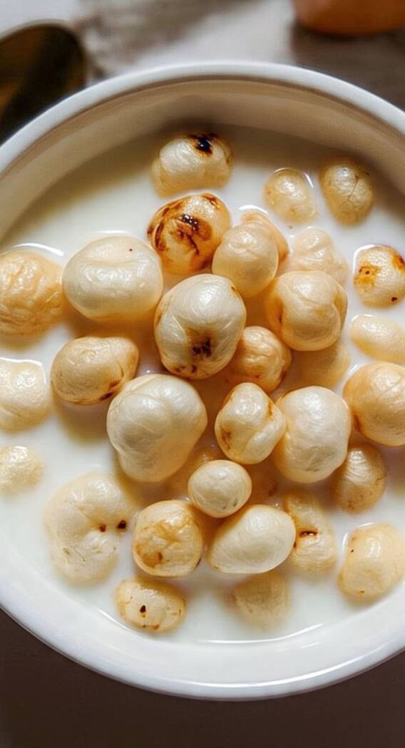 మఖానాను పాలల్లో నానబెట్టి తింటే కలిగే లాభాలివే