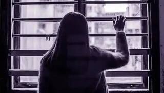 માતાની ક્રૂરતાનો કિસ્સોઃ રાજકોટમાં માં એ પુત્રને ધાબા પરથી ફેંકવા માટે નીચે લટકાવ્યો, ને પછી...