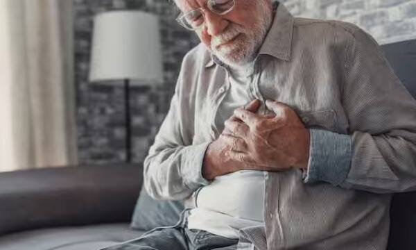 હાલના હૃદય રોગ: ઘણા લોકો જેમને પહેલાથી જ હૃદયની સમસ્યા હોય છે તેઓ તબીબી તપાસ વિના મુસાફરી કરવાનું શરૂ કરે છે.