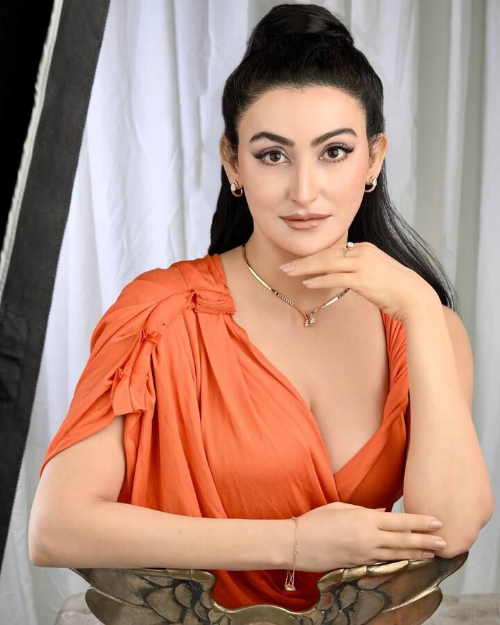 Shalini keeps the accessories minimal yet tastefully luxurious: A gold choker necklace with a subtle pendant adds shimmer without overpowering the outfit.Delicate hoop earrings bring symmetry and elegance. A dainty bracelet and ring complete the look—refined touches that suggest understated opulence.