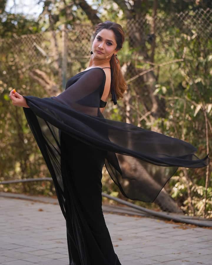 एक्ट्रेस ने बताया था- 'मुझे जाकर साइन करना था. मैंने अपनी मां से कहा कि मैं फिल्म साइन करने जा रही हूं. मुझे साइनिंग अमाउंट मिल जाएगा. हालांकि मैं उलझन में थी कि ये इतनी आसानी से कैसे हो गया, मेरी किस्मत इतनी अच्छी नहीं है.'