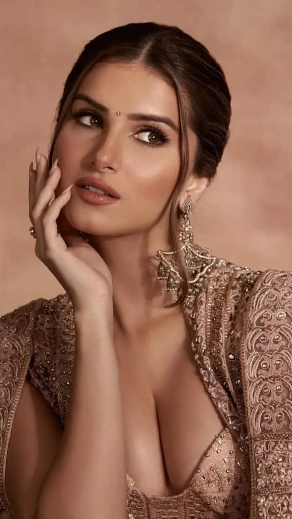 बॉलीवुड के इस एक्टर को डेट कर रही हैं तारा सुतारिया?