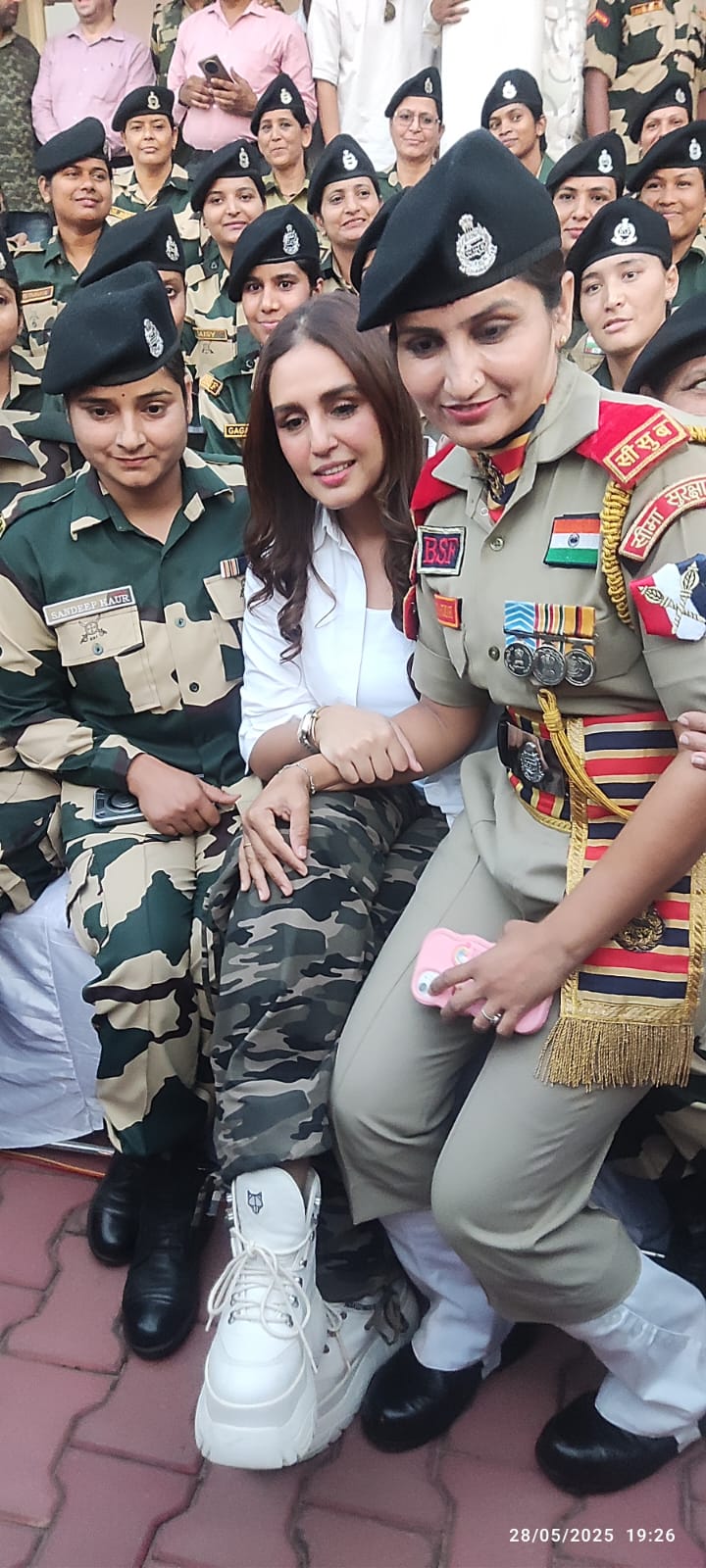 Huma Qureshi reached Jammu and Kashmir to meet the soldiers of Operation Sindoor, salute to BSF and Army