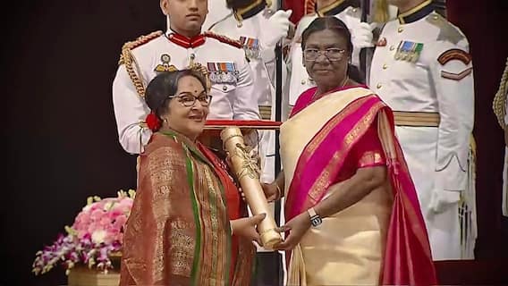 Mamata Shankar: 'বাবা-মা শিখিয়েছিলেন, খ্যাতি আর অর্থের পিছনে ছুটো না', পদ্মশ্রী হাতে পেয়ে বললেন মমতা শঙ্কর