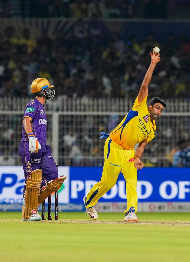 अश्विन को सीएसके ने मेगा ऑक्शन के दौरान 9.75 करोड़ रुपये में खरीदा था. लेकिन वो इस साल कुछ खास नहीं कर सके. उन्होंने 9 मैच में सिर्फ सात विकेट लिए. सीएसके ने इस सीजन में प्वाइंट्स टेबल पर आखिरी स्थान पर फिनिश किया.