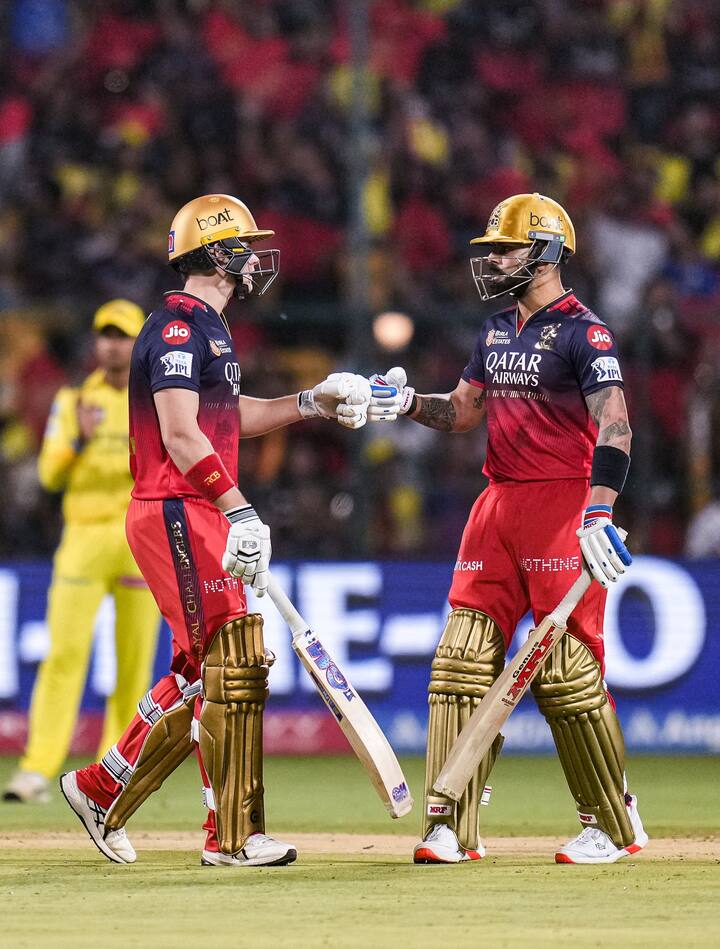 लखनौ सुपर जायंट्सविरुद्ध खेळल्या गेलेल्या महत्त्वाच्या सामन्यात विराटने 30 चेंडूत 54 धावांची शानदार खेळी खेळली. या खेळीदरम्यान किंग कोहलीने 10 चौकार मारले.