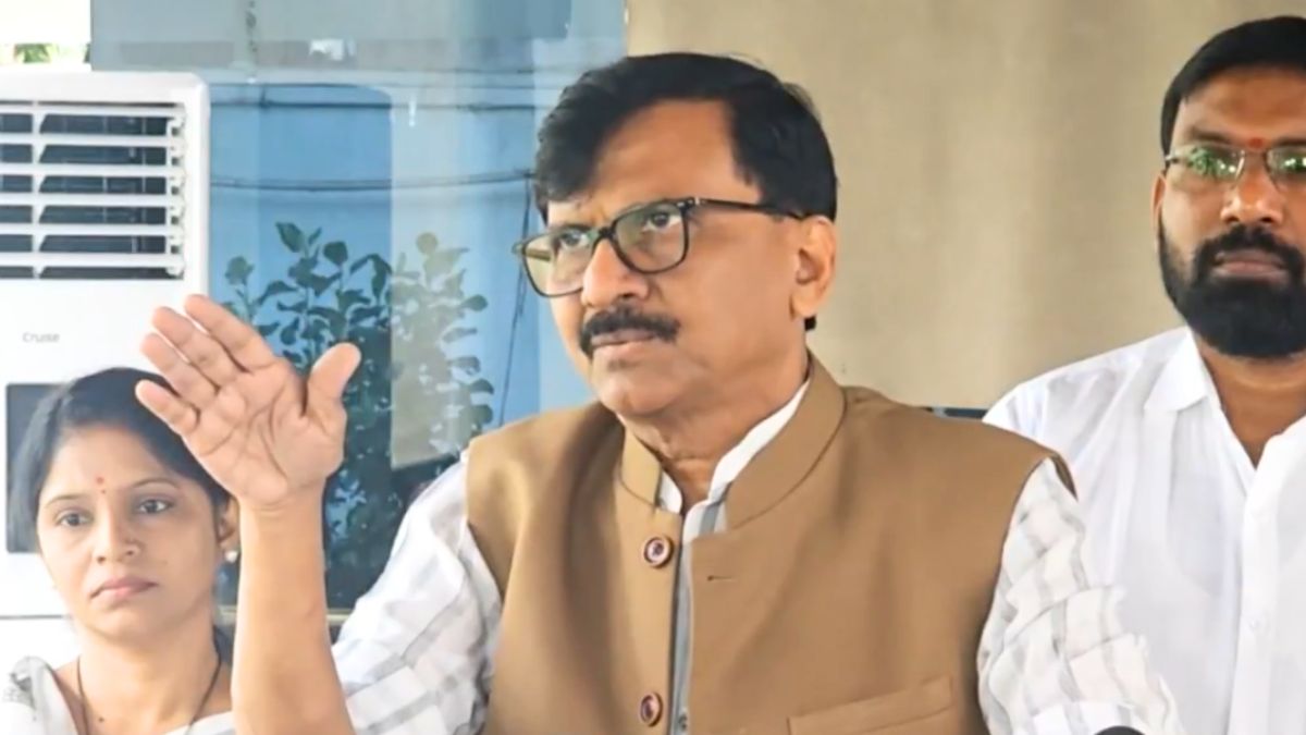 ‘फिर भी हम उनको बैरिस्टर कहते हैं’, संजय राउत ने सावरकर की डिग्री पर उठाए सवाल