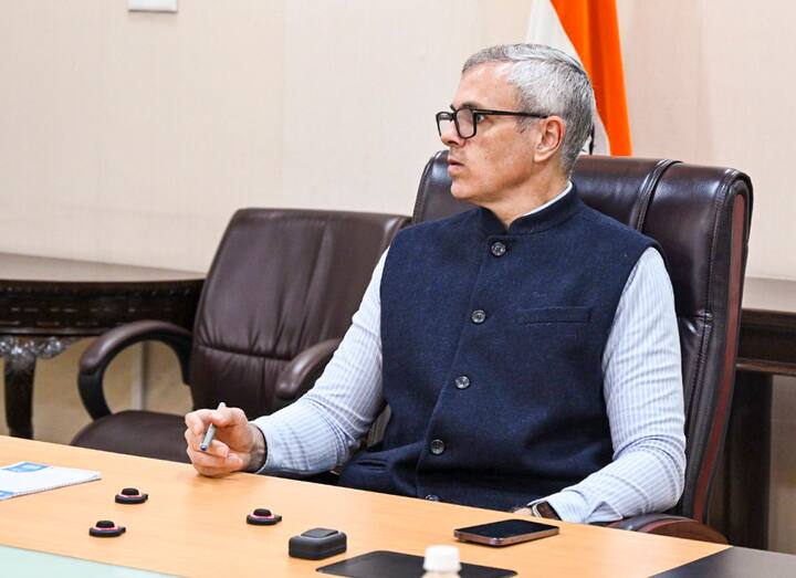 जम्मू-कश्मीर के सीएम उमर अब्दुल्ला ने कहा कि पहलगाम में हुए आतंकवादी हमले के बाद जम्मू कश्मीर का राज्य का दर्जा बहाल करने को लेकर बातचीत रुकी नहीं है.