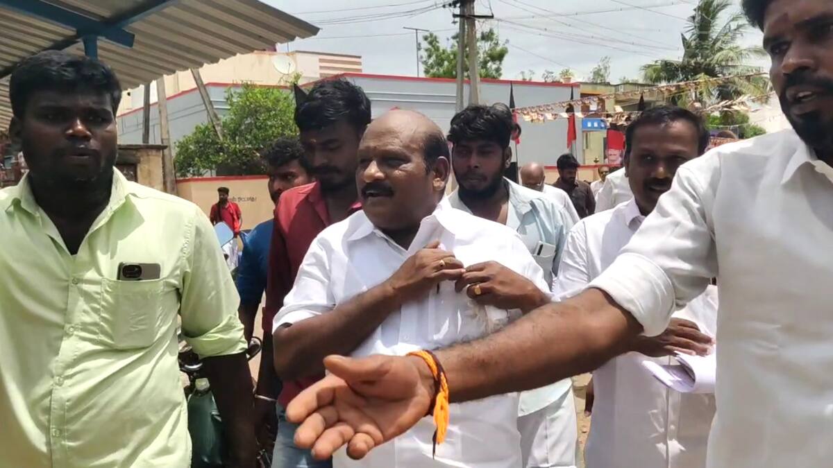 அமைச்சரை தடுத்து நிறுத்திய பொதுமக்கள் - அதிர்ந்து போன திமுக அமைச்சர் - எங்கே..? ஏன்..?