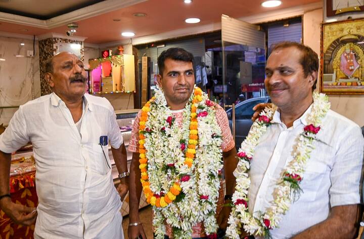 ২১ দিন পাক রেঞ্জার্সের হাতে বন্দি হয়েছিলেন BSF জওয়ান। দীর্ঘ টানাপোড়েনের পর অবশেষে গত ১৪ মে দেশে ফেরেন পূর্ণম কুমার সাউ।