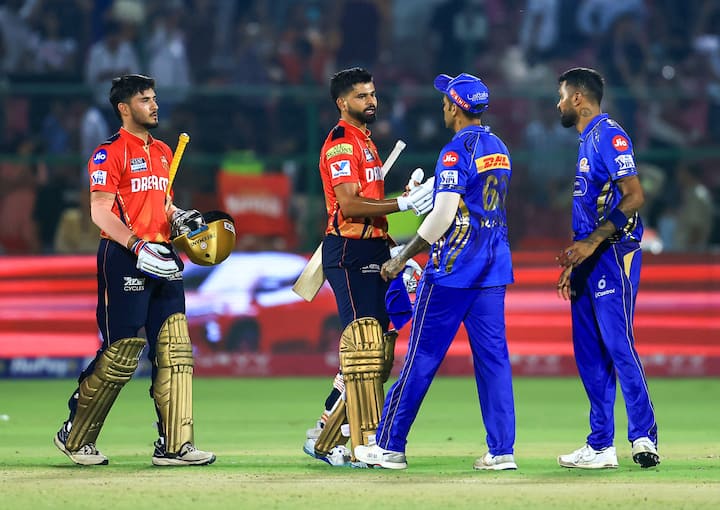 साल 2016 को छोड़ दें तो 2011 से लेकर 2024 तक उसी टीम ने ट्रॉफी जीती है, जिसने टॉप-2 में फिनिश किया है. बता दें कि मुंबई ने अपनी पांचों ट्रॉफी प्वाइंट्स टेबल पर टॉप-2 में फिनिश करने के बाद ही जीती है.