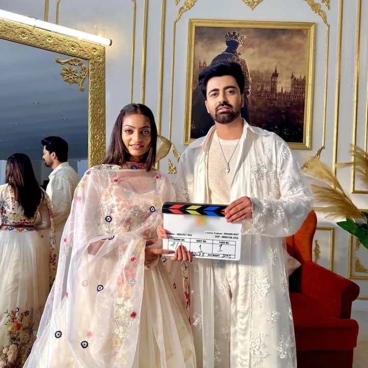 उन्होंने अभी कुछ दिन पहले ही अपना पहला म्यूजिक वीडियो शूट किया है जिसके लिए वो मुंबई पहुंची थी.वहीं उनके को-स्टार उत्कर्ष सिंह है जो उनके साथ म्यूजिक वीडियो में नजर आएंगे.