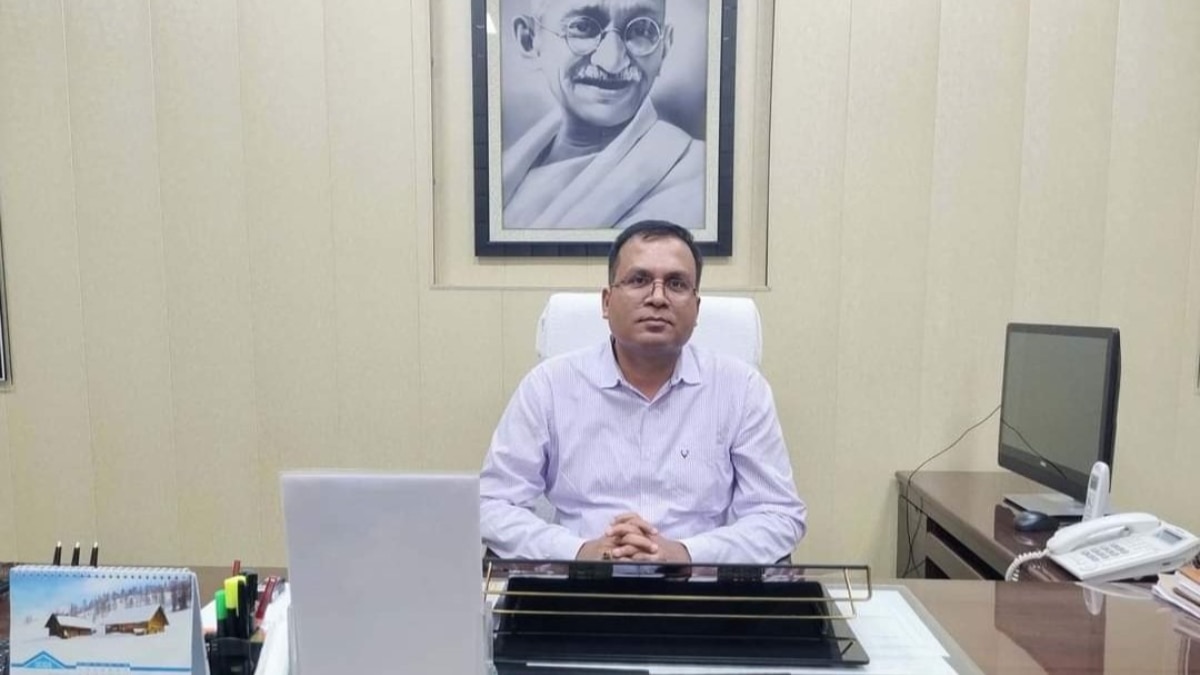 शाहजहांपुर में अवैध पेट्रोल पंप पर डीएम का एक्शन, बायोडीजल के नाम पर बेच रहे थे घटिया तेल