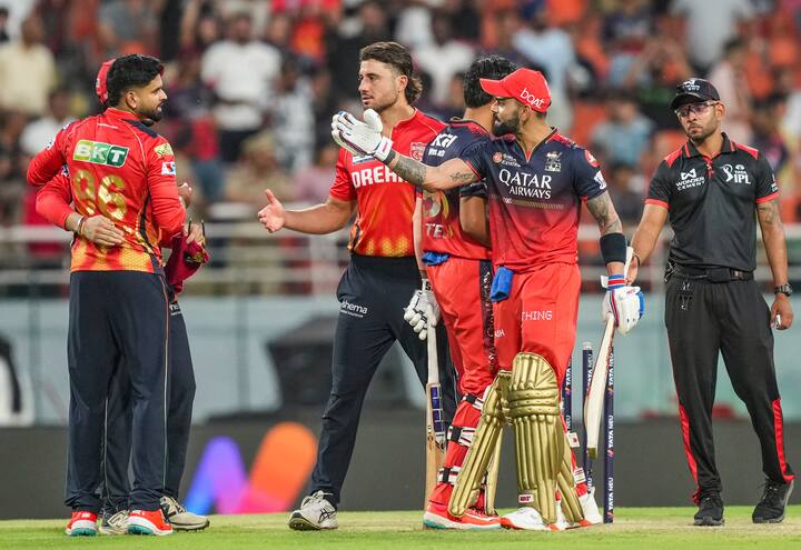 इस सीजन में दोनों के 14 मैचों के बाद 19-19 अंक हैं. लेकिन बेहतर रन रेट होने की वजह से पंजाब किंग्स प्वाइंट्स टेबल पर पहले स्थान पर रही. वहीं आरसीबी दूसरे पायदान पर रही.