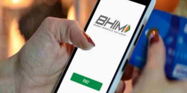 जानकारी के लिए बता दें कि *99# के ज़रिए आप एक बार में अधिकतम 5,000 रुपये तक भेज सकते हैं. इसके अलावा हर ट्रांजैक्शन पर 0.50 रुपये का चार्ज लगेगा. अब इंटरनेट कनेक्शन न होने पर भी आपका पेमेंट रुकेगा नहीं.