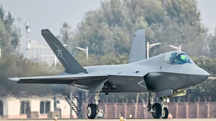 ये विमान दुश्मन के अंदर तक जाकर लक्ष्य को भेद सकते हैं और इनकी वजह से दुश्मन देश का काम तमाम करना आसान हो जाता है.