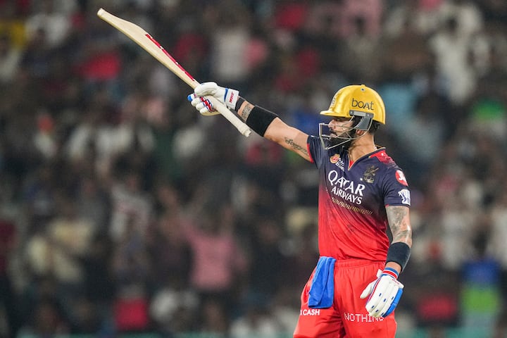 कोहली ने पूरे सीजन में शानदार प्रदर्शन किया है। उन्होंने अब तक 8 मीडिया सेंटर बनाए हैं। उन्होंने 60.20 के औसतन 13 मैचों में 602 दौड़ लगाई। इस समय के दौरान, इसकी हमला दर लगभग 150 हो गई है।