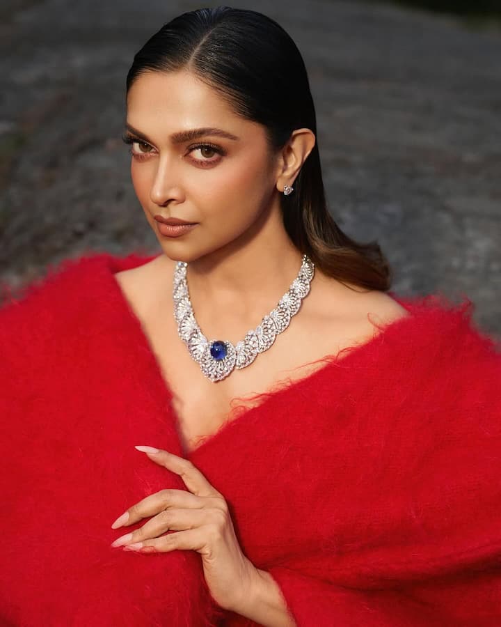 Deepika paired the gown with an opulent Cartier Pavocelle necklace.