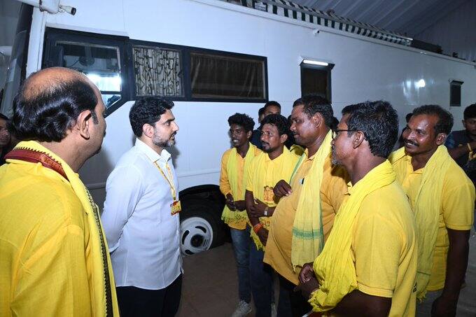 అన్నింటి కంటే ముఖ్యంగా గత మహానాడు సందర్భంగా సైకిల్ యాత్ర చేసిన కొందరు టీడీపీ కార్యకర్తలను పెద్దిరెడ్డి అనుచరులు తమ ఊరిలో కొట్టాడు. టీడీపీ జెండా కనిపించకూడదని వారి బట్టలు విప్పి నిలబెట్టారు.