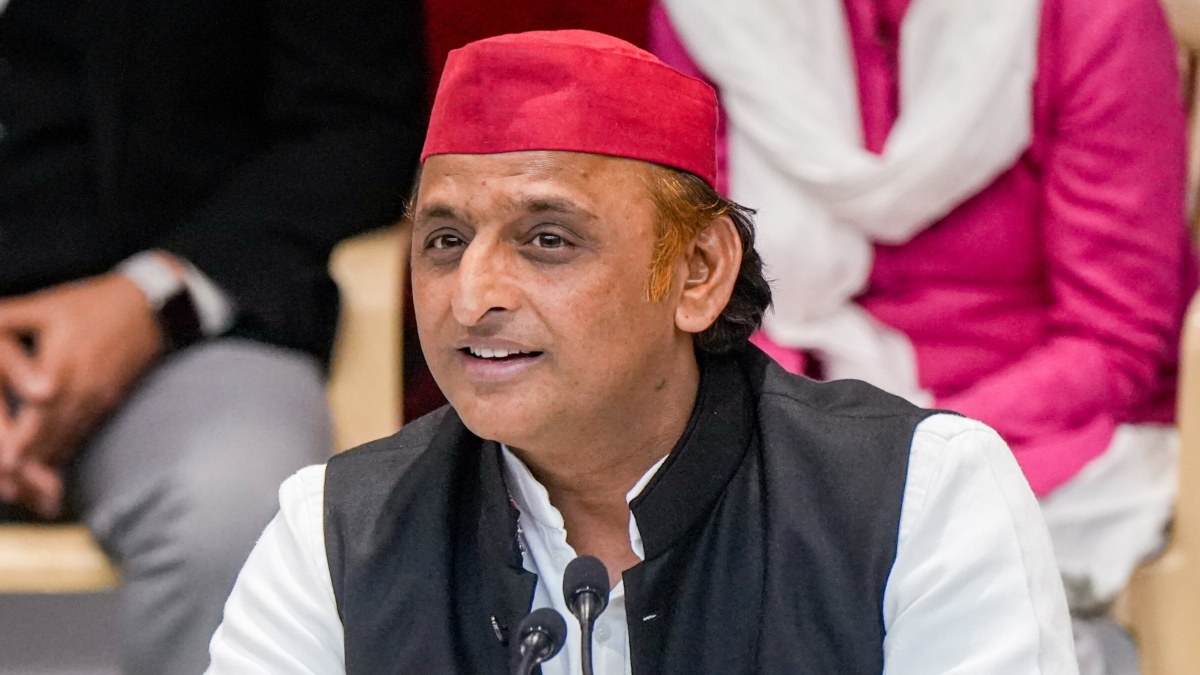 डीजीपी प्रशांत कुमार को लेकर अखिलेश यादव ने योगी सरकार पर कसा तंज, पूछा- क्या सेवा विस्तार…?