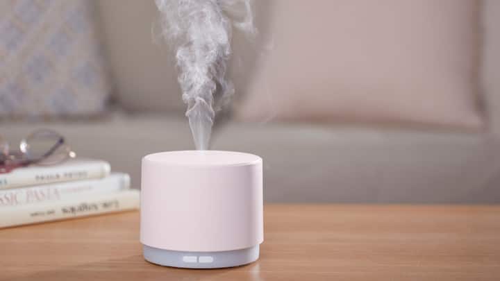 6. Use Essential Oils And Diffusers: Using essential oils or diffusers during monsoon is an effective way to enhance the indoor atmosphere. The damp, musty atmosphere caused by the rains can make homes feel uninviting. Essential oils like eucalyptus, lavender, tea tree, or lemongrass not only infuse the air with a refreshing scent but also offer antibacterial and antifungal properties. They help in uplifting the mood and also act as natural insect repellents. (Image Source: Canva)