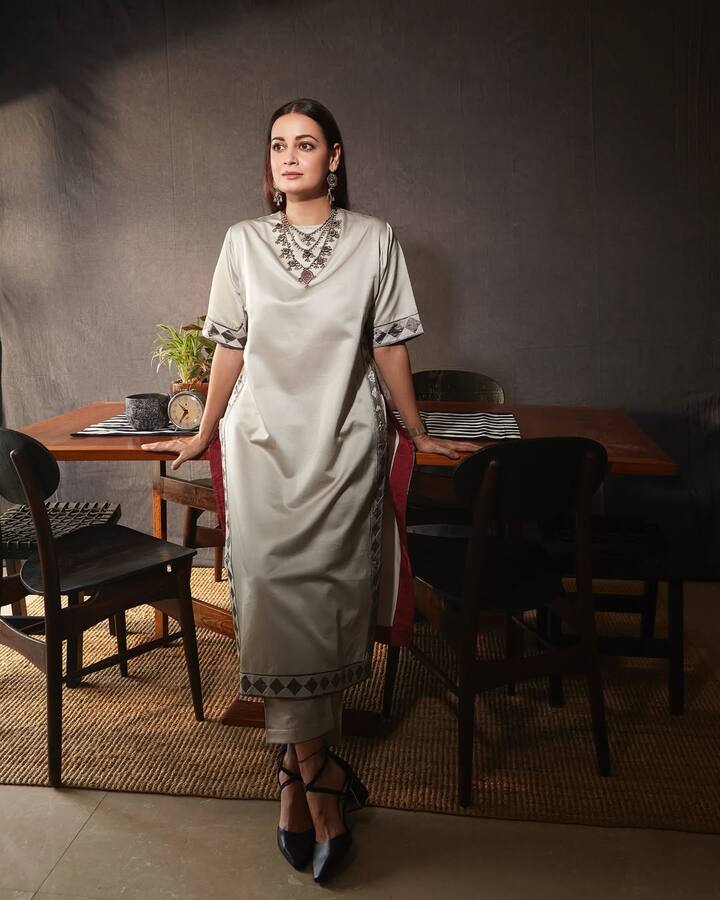 Dia wore a beautifully tailored pastel co-ord set that struck the perfect balance between comfort and sophistication. The outfit featured a flowing kurta-style top with a structured silhouette, complemented by matching wide-legged trousers.