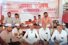 जायकवाडीच्या पाण्यासाठी संघर्ष! 140 गावातील शेतकरी आक्रमक, बीडमध्ये महायुतीच्या जाहिरनाम्याची होळी