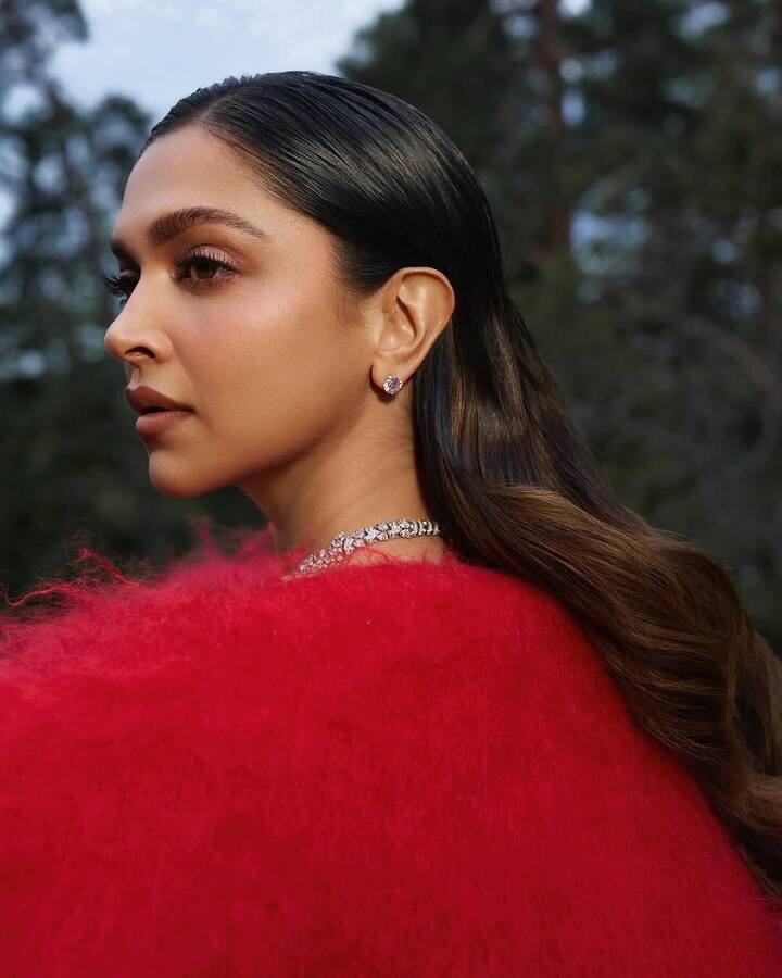 Deepika shared photos from the gala on Instagram with the caption, “Hej (Hi) from Stockholm.”