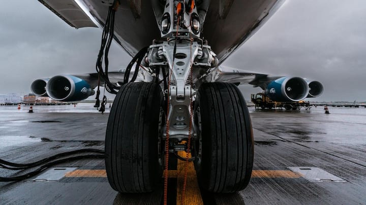 जब भी सुरक्षा की बात आती है तो टायर सबसे जरूरी होते हैं, क्योंकि इन्हीं के सहारे तो आप सड़कों पर दौड़ते हैं और स्थान पर पहुंचते हैं.