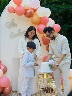 दूसरी बार मां बनने वाली है गोविंदा की भांजी, शेयर की बेबी शावर की क्यूट फोटोज