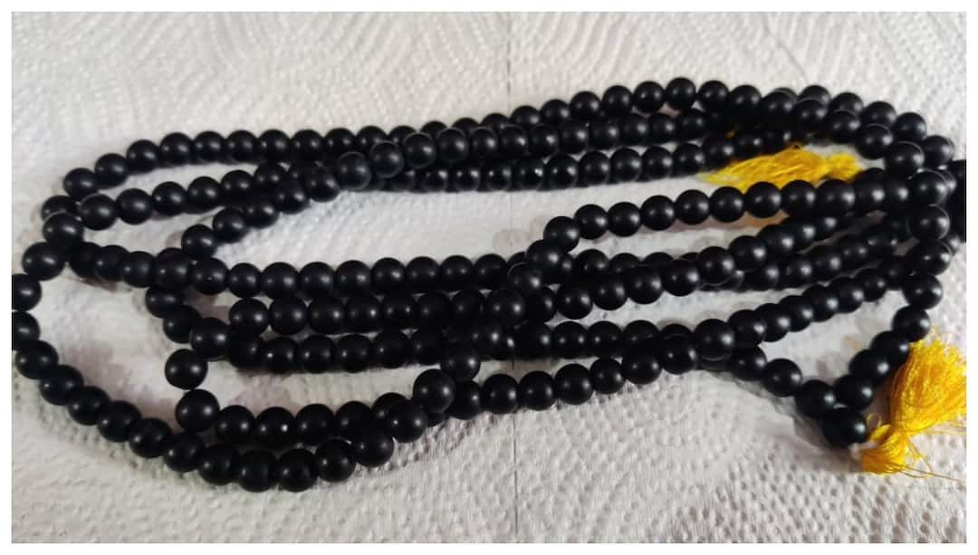 What is difference between karungali mala and other malas What precautions should be taken while wearing karungali mala Karungali Mala Rules In Telugu: కరుంగలి మాలకు ఇతర మాలలకు తేడా ఏంటీ? ధరించేటప్పుడు తీసుకోవాల్సిన జాగ్రత్తలు ఏంటీ?