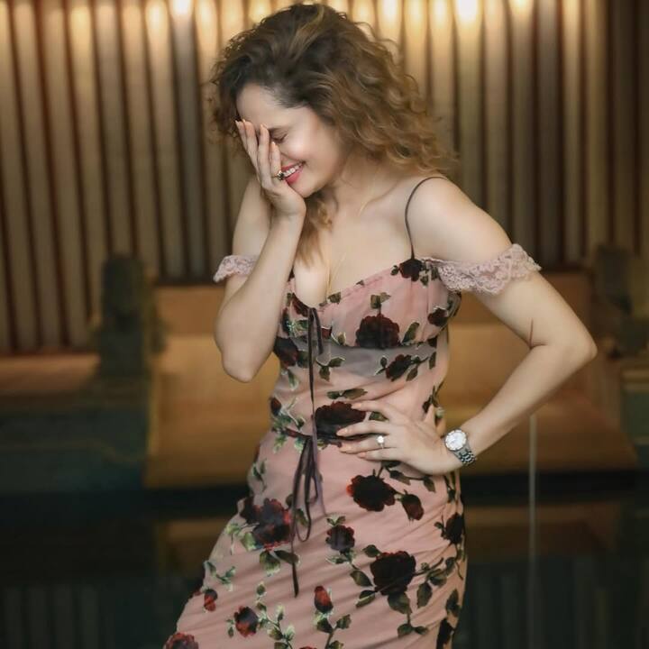 हम जिस एक्ट्रेस की बात कर रहे हैं वे दिवंगत एक्टर सुशांत सिंह राजपूत के साथ काम कर चुकी हैं. बल्कि वे उनके साथ रिलेशनशिप में भी रहीं.