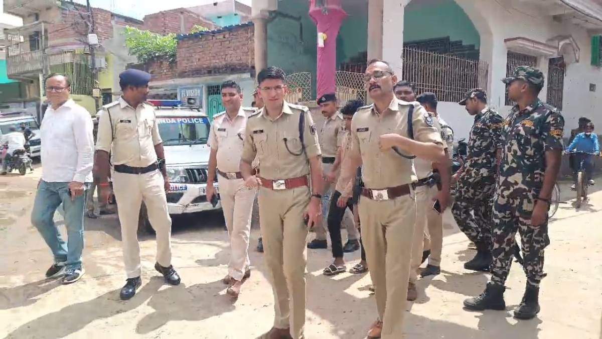 Nalanda Police Raid: नालंदा में पूर्व जेडीयू नेताओं के ठिकानों पर पुलिस का छापा, अवैध हथियार मिलने की आशंका