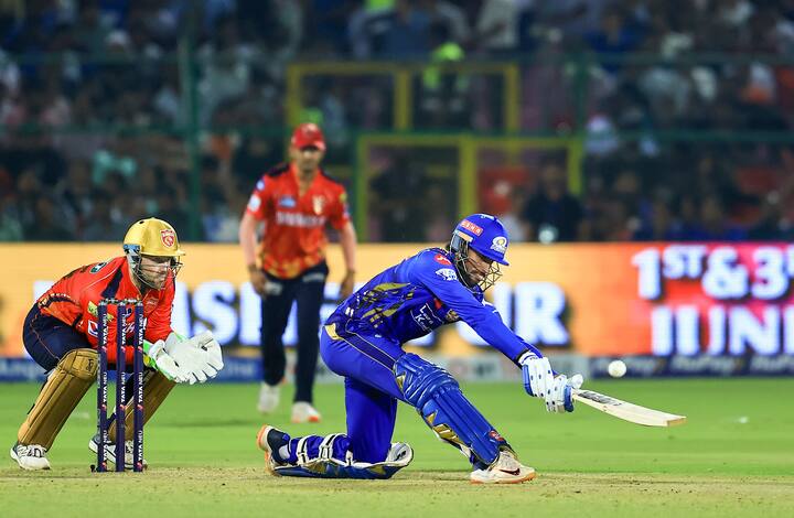 कई साइबर अपराधी इसी ताक में बैठे रहते हैं कि कोई आईपीएल टिकट के नाम पर उनके जाल में फंस जाए. ये लोग कुछ कॉन्टेस्ट या फिर लिंक भेजते हैं और उससे आईपीएल टिकट जीतने का लालच देते हैं. जो लोग इस पर क्लिक करते हैं उनका पूरा बैंक खाता खाली हो जाता है.