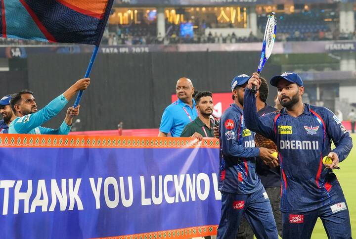 अगर कोई भी आपसे आईपीएल टिकट दिलवाने की बात कर रहा हो या फिर इसका कोई लिंक आपके पास आए तो उसे तुरंत डिलीट कर दें. क्योंकि ऐसे किसी भी जुगाड़ से आपको फाइनल की टिकट तो मिलेगी नहीं, बल्कि आपको लाखों रुपये का नुकसान जरूर हो सकता है.