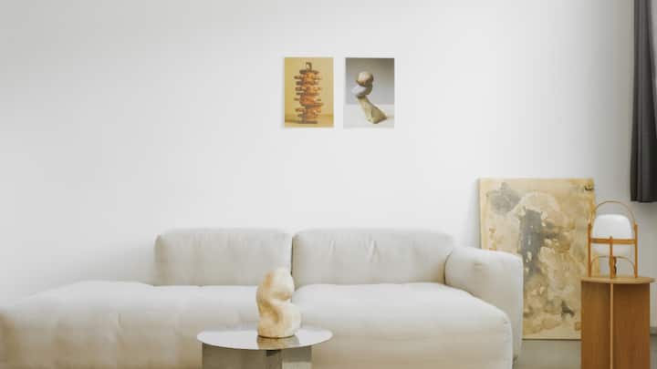 Combinations of Warm Colors with Light Color Shades: Rich color combinations of Pastels, whites, and soft neutral colors can help in creating an illusion of helping in making a room appear larger. Using light tones for walls and warm or soft color for accessories helps in adding color without making the room feel congested. (Image Source: Canva)