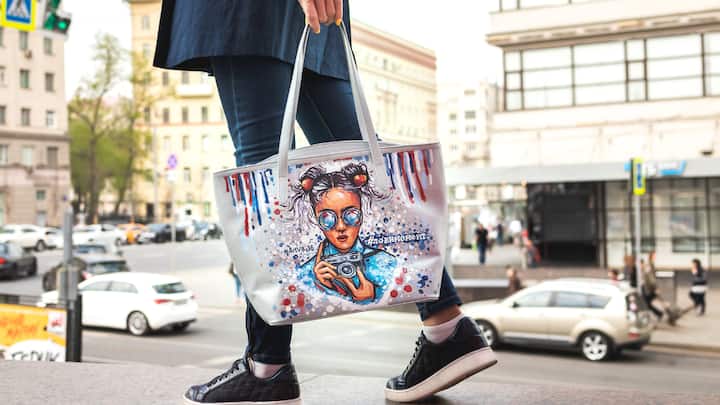 7. Choose Reusable Bags: Replace plastic bags with cloth or jute bags that are reusable. These bags are durable and washable, which helps reduce the plastic waste and help you shop sustainably. (Image Source: Canva)