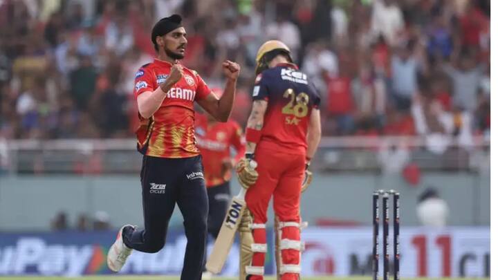 पंजाबने आधी फलंदाजी करत 20 षटकात 157 धावा केल्या होत्या. तर बंगळुरूने 7 चेंडू राखत सामना जिंकला. या सामन्यात विराट कोहलीने एक शानदार नाबाद खेळी खेळली होती.