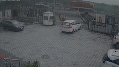 सोलापुरात अपघाताची भीषण घटना; बोलेरो दोनदा पलटी, स्कुटीवरील 2 महिला जखमी