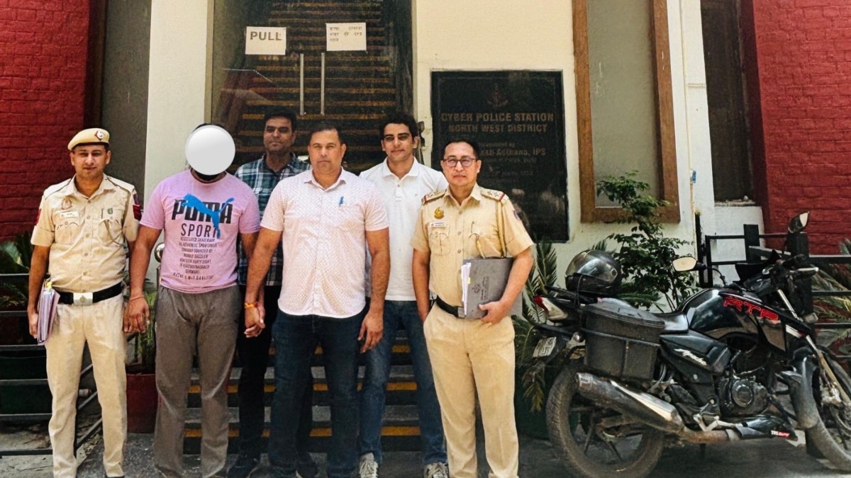 पहले बुकिंग, फिर कैंसिल…एयर टिकट के नाम पर ठगी, दिल्ली पुलिस ने गिरोह को किया बेनकाब