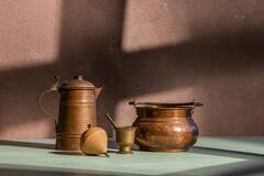 वाढणारे कोलेस्ट्रॉल होईल कमी; जाणून घ्या तांब्याच्या भांड्यातील पाणी पिण्याचे फायदे!