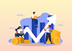 પર્સનલ લોન વિરુદ્ધ બચત: જ્યારે તમને ઝડપી ભંડોળની જરૂર હોય ત્યારે પસંદગી કરવાની સ્માર્ટ પદ્ધતિઓ