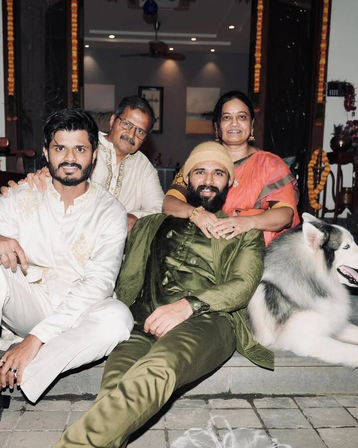 A glass-walled corner reveals panoramic city views, perfect for quiet evenings or introspection.