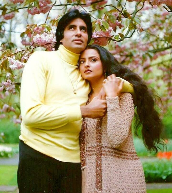 कभी बॉलीवुड गलियारों में अमिताभ और रेखा के रोमांस के खूब चर्चे होते थे. हालांकि बिग बी ने कभी इस पर कोई रिएक्शन नहीं दिया लेकिन रेखा हमेशा सुपरस्टार के लिए अपनी फीलिंग्स जाहिर करती रही हैं.