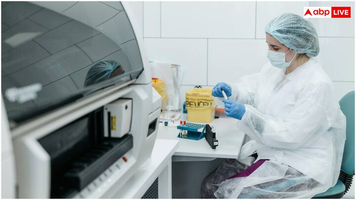 'अमृत स्वस्थ भारत' एआई-आधारित डायग्नोस्टिक टूल है, जिसे हैदराबाद की स्टार्टअप कंपनी क्विक विटल्स ने डिवेलप किया है. यह तकनीक ट्रांसडर्मल ऑप्टिकल इमेजिंग (टीओआई) और मशीन लर्निंग के मैथड पर काम करती है.