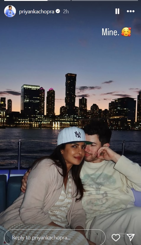 Priyanka Chopra संग Nick Jonas बोट राइट के दौरान रोमांटिक हुए, बीवी को प्यार से निहारते हुए दिखे, तस्वीर वायरल हुई