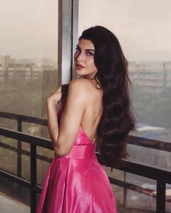 Jacqueline Fernandez At Housefull 5 Official Trailer:బ్యాక్ లెస్ పింక్ టాప్ లో శ్రీలంక సుందరి..  అక్ష‌య్ కుమార్ హౌస్ ఫుల్ 5 ట్రైల‌ర్‌ లాంచ్ ఈవెంట్ లో జాక్వెలిన్ మెరుపుల్!