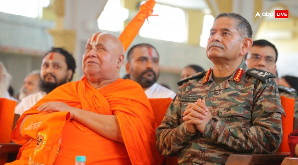 जगद्गुरु रामभद्राचार्य ने CDS से दक्षिणा में मांगा PoK, बोले- ‘मैंने उन्हें वही दीक्षा दी जो लंका दहन से पहले…’