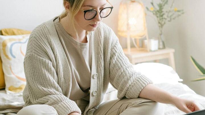 चीन, जापान और कोरिया में ज्यादातर लोग अभी डेली ऑफिस आते हैं. इसमें चीन में 0.6 लोग हर हफ्ते घर से काम करते हैं.